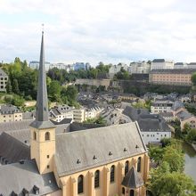 遊歩道から見たサン・ジャン教会