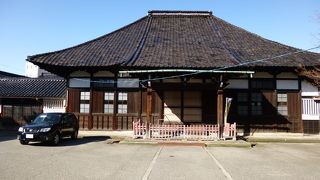 赤茶色の瓦屋根が印象に残りました