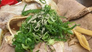 チャーシュー麺のボリュームがすごすぎる。。。