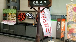 華やかさや賑わいが欠けている通り