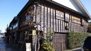 「吉米楼」の跡池にあります