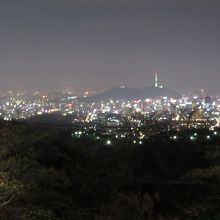 ソウル市街の夜景は本当に綺麗でした。