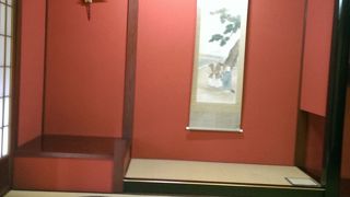 赤の部屋にびっくりぽん