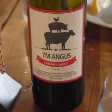 店のラベルのワインもあります