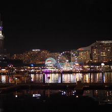 店の前の夜景も良いです