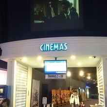 映画館の入口