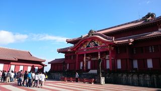 歩きやすい靴で！