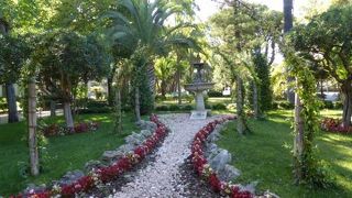 美しい庭園でアドリア海を見渡せます♪