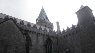 静かな落ち着いた教会