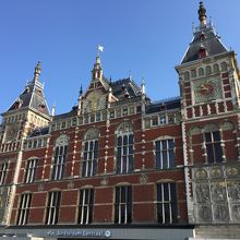 ここから入ってすぐ右手にロッカーがあります