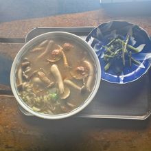 お客が少ないので？浅漬けをサービスでいただきました（3月）