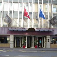 正面から撮影した外観です