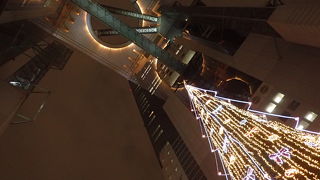 空中庭園の下で行われるクリスマスイベント♪