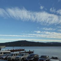 ホテルのロビーからすぐ阿寒湖が見える