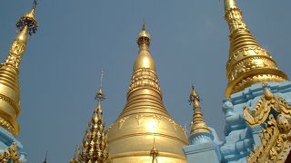 ヤンゴンに来たら絶対に行っておきたい寺院です。