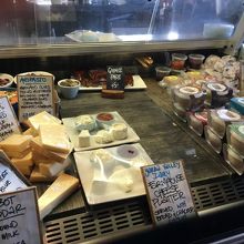 ヤラバレーデイリーにて。ワインよりも食べるほうに興味あり！