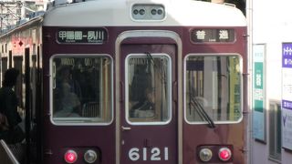 単線で各駅停車のみです