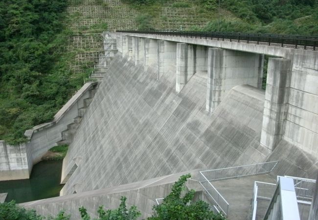 普段は水を貯めないダム