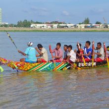 ボートを漕ぐ人
