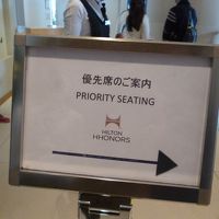 HHONORSは優先でテーブルにご案内