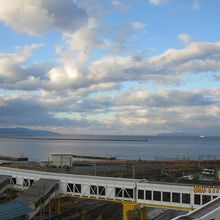 ブリッジから見た青森駅と下北・津軽両半島