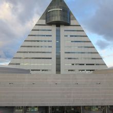 アスパムにはブリッジの途中から下りられた。