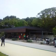 ランニングロード沿いにあるので目立ちます。