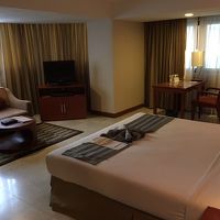 部屋は一人で使うには広いくらいです