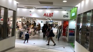 アウトドアブランドがそろう