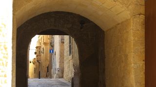 ギリシア門周辺の路地が素敵