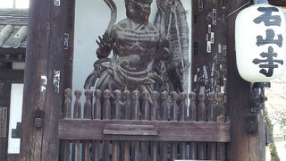 通称『石山寺山門』とも言います。