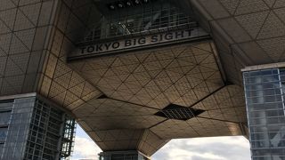 巨大なイベント会場