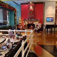 クリスマス一色のエントランス