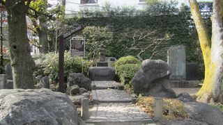 浅草寺の境内の新奥山のそば