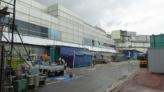 国内線ターミナル降車専用エリアは降車専用のみ。到着客の待ち合わせ不可