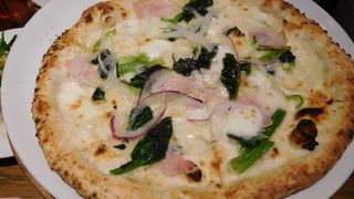 おしゃれなブッフェタイプのお店♪