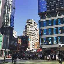 駅を出るとすぐこんな風景が広がります