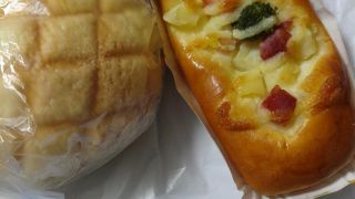 ＪＲ側改札を出て正面