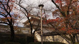 大手門の横にある形の美しい櫓