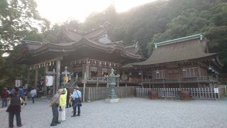 御本宮手前の石段はかなりきついです。