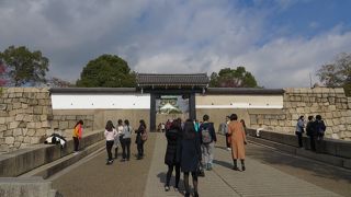 天守閣正面の門