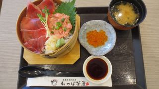 フードコート内です