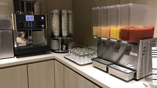 24時間営業のラウンジです。