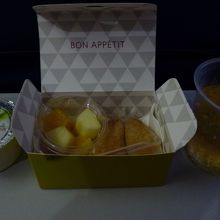 朝食　おいなりさんは意外においしかった