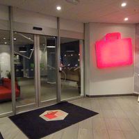 この扉をあけるのに鍵（カードキー）が必要