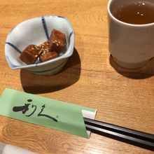 最初に運ばれて来ます。