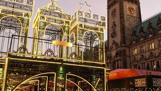今年も賑やかに始まった市庁舎前広場のヴァイナハツマルクト（クリスマス・マーケット）。