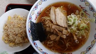 醤油ラーメンとミニチャーハンのセット