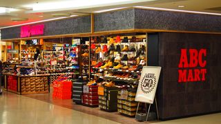 空港にある靴店