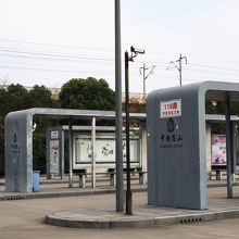 陽澄湖駅のバスターミナルで118番バスを待つ。